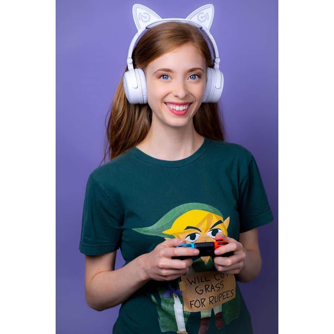 アシュリン・ピアースのインスタグラム：「GAMING! ✨ Video game live streams and video game playing will be a huge part of my new YouTube channel! 🎮 And starting TOMORROW NIGHT at 6PM PST, I will be launching my channel by doing my very first video game live stream! 🤩 I have always loved video games and I’m so excited to share some of my favorites and also some new ones with you! 🎧 Don’t forget to subscribe to my channel early so you can jump right into playing with me when I begin my stream tomorrow evening! 🤩 Link in bio! 💕 📷: @thecinesol  #AshlynPearce #LiveStream #Gaming #YouTube #YouTuber #Influencer #Gamer #VideoGames #PCGames #YouTubeContent #Actress #Model #AlwaysBePlayful #Zelda #WOW #Nintendo #NintendoSwitch #AnimalCrossing #Cute #SpeakYourself #LoveYourself #ContentCreator #KeepSmiling #Goals #HereWeGo #GameOn #PlayOn #VideoGaming #RedHeads #FearlessFemales」