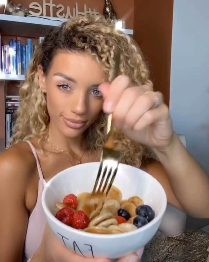 のインスタグラム：「Would you try my Pancake Cereal 🥞🥣 #TikTokMadeMeDoit (tik tok @ jenafrumes)」