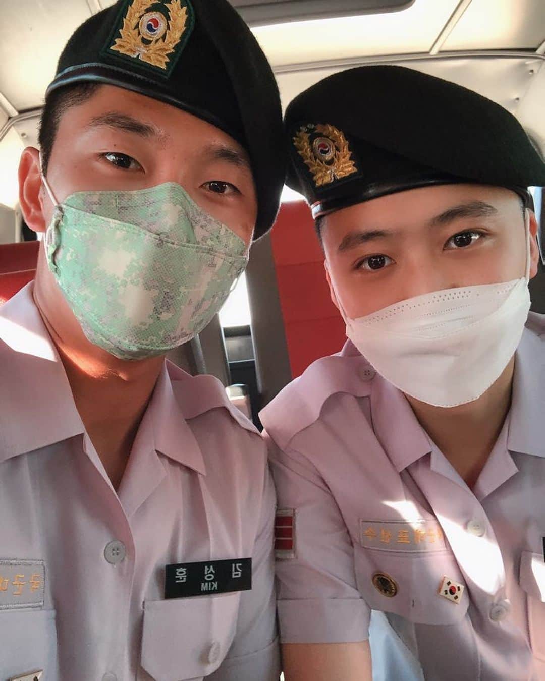 鄭栄植さんのインスタグラム写真 - (鄭栄植Instagram)「육군훈련소 에서 군사훈련 잘마치고나왔습니다!! 💪새로운 환경에서 적응하느라 훈련소생활이 조금 힘들었는데 많은분들이 편지써주셔서 편지받는 낙으로 지낸거같습니다^^😆주소를 몰라서 답장못해드린분들께 늦게나마 메세지로 답장드릴게요 너무 감사했습니다😄#육군훈련소#논산#군사훈련#탁구#탁구국가대표#정영식#테니스#김성훈#박성전#함소리#휴가」5月8日 9時03分 - jeoung_youngsik