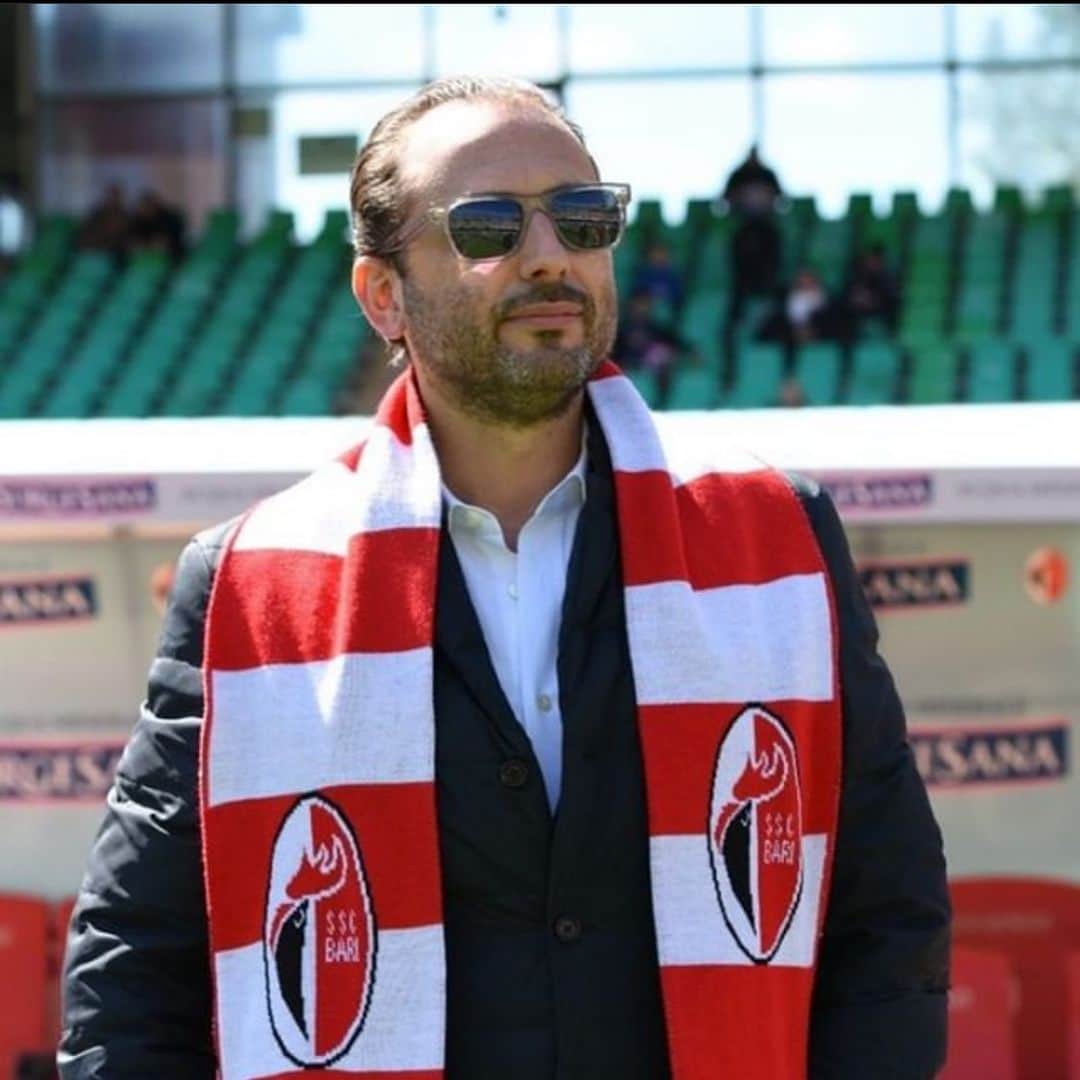 のインスタグラム：「Il Presidente Luigi De Laurentiis in riferimento all’Assemblea Lega Pro di questo pomeriggio: «Alla luce di quanto emerso dall’odierna Assemblea di Lega Pro, con particolare riferimento alla proposta da porre all’attenzione del Consiglio Federale per l’individuazione della quarta promossa in Serie B, ritengo inaccettabile il criterio suggerito della ‘media punti’, avendo le squadre interessate giocato un diverso numero di partite.  Questo sarebbe un criterio valutabile esclusivamente nel caso tutte avessero disputato lo stesso numero di incontri, ma ricordiamo che il Carpi, terza in classifica nel Girone B, ha giocato addirittura 4 gare in meno rispetto alle nostre 30.  Sono sicuro che il Consiglio Federale, unico organo deputato ad esprimersi in merito, non potrà prendere in considerazione la proposta maturata, si guardi bene, al termine di un acceso dibattito e con un considerevole numero di astenuti.  Noi e molte altre società, come è apparso evidente durante l’Assemblea odierna, siamo pronti a giocarci la promozione in Serie B attraverso i playoff, appena sarà possibile giocarli e nelle modalità che verranno indicate dagli organi competenti.  L’SSC Bari, sia chiaro, è pronta a difendere le proprie ragioni e i propri diritti in tutte le sedi opportune».」