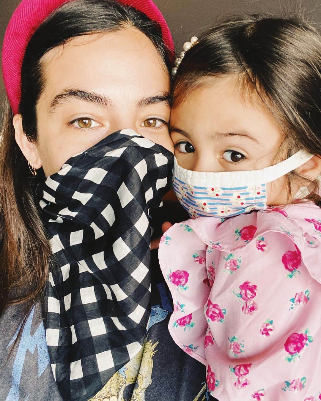のインスタグラム：「😷.」