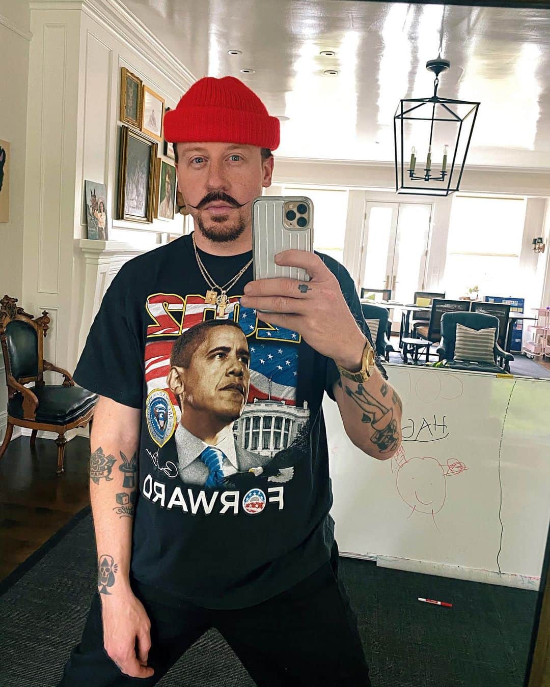 マックルモアーのインスタグラム：「No idea who I am anymore.  Think I’m turning into a pirate or some shit 🤷🏼‍♂️」