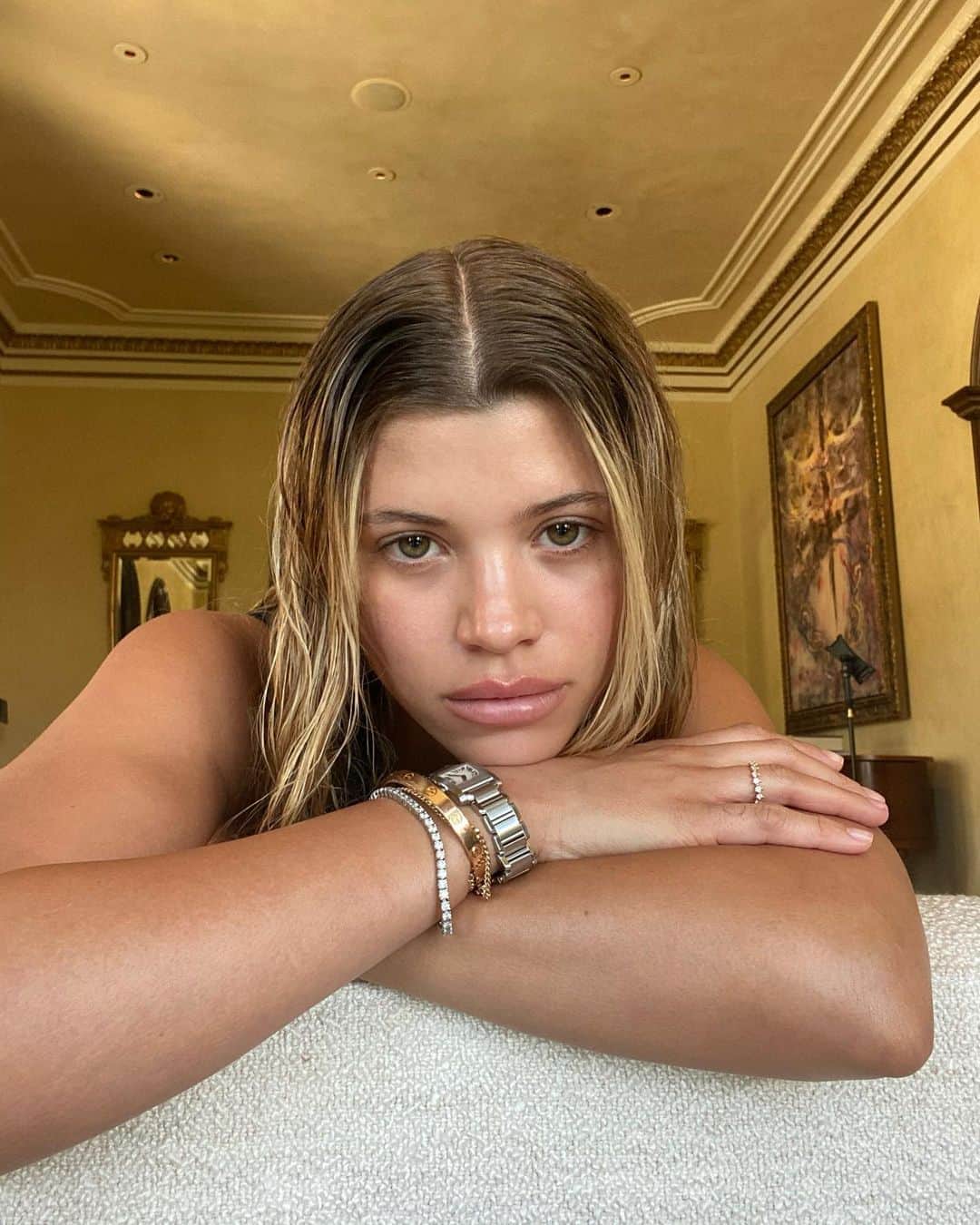 ソフィア・リッチーのインスタグラム：「Thursday’s are... exciting」