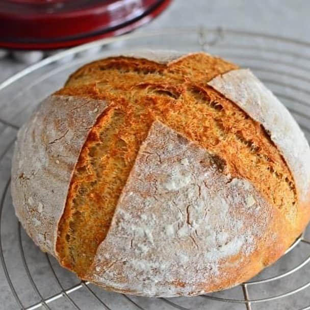 Rie's Healthy Bento from Osloのインスタグラム：「Today’s baking :-) #bread #homebaked #sourdough #homebaking #パン　#パンのある暮らし #パン焼き」