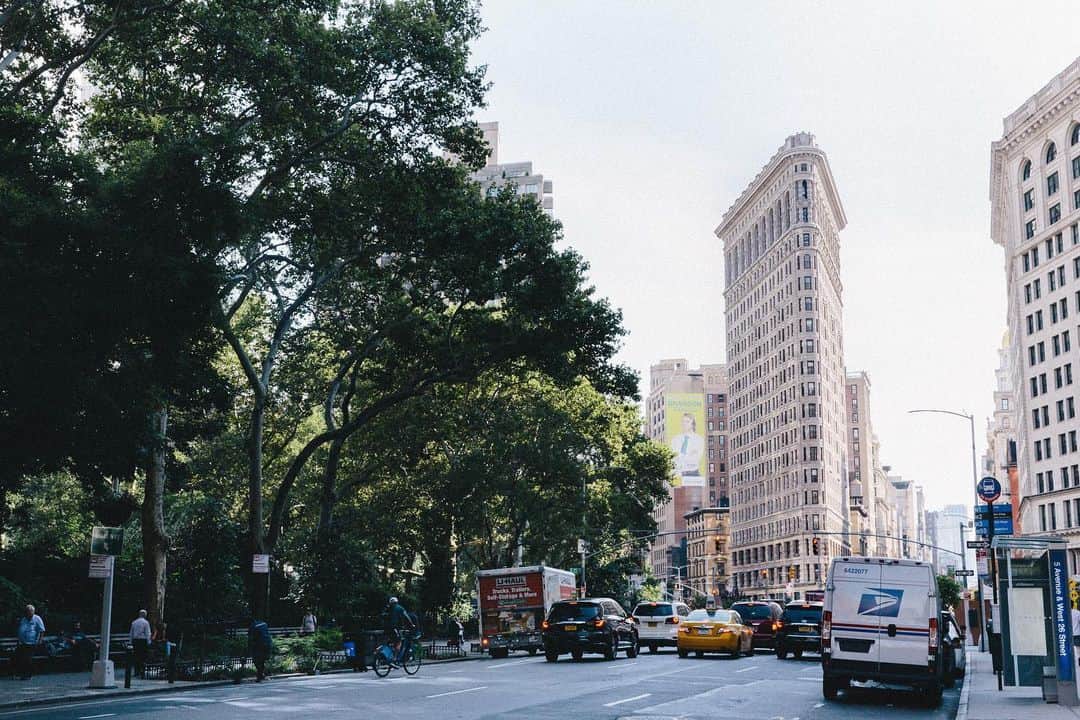 のインスタグラム：「Our shared home on #FifthAvenue」