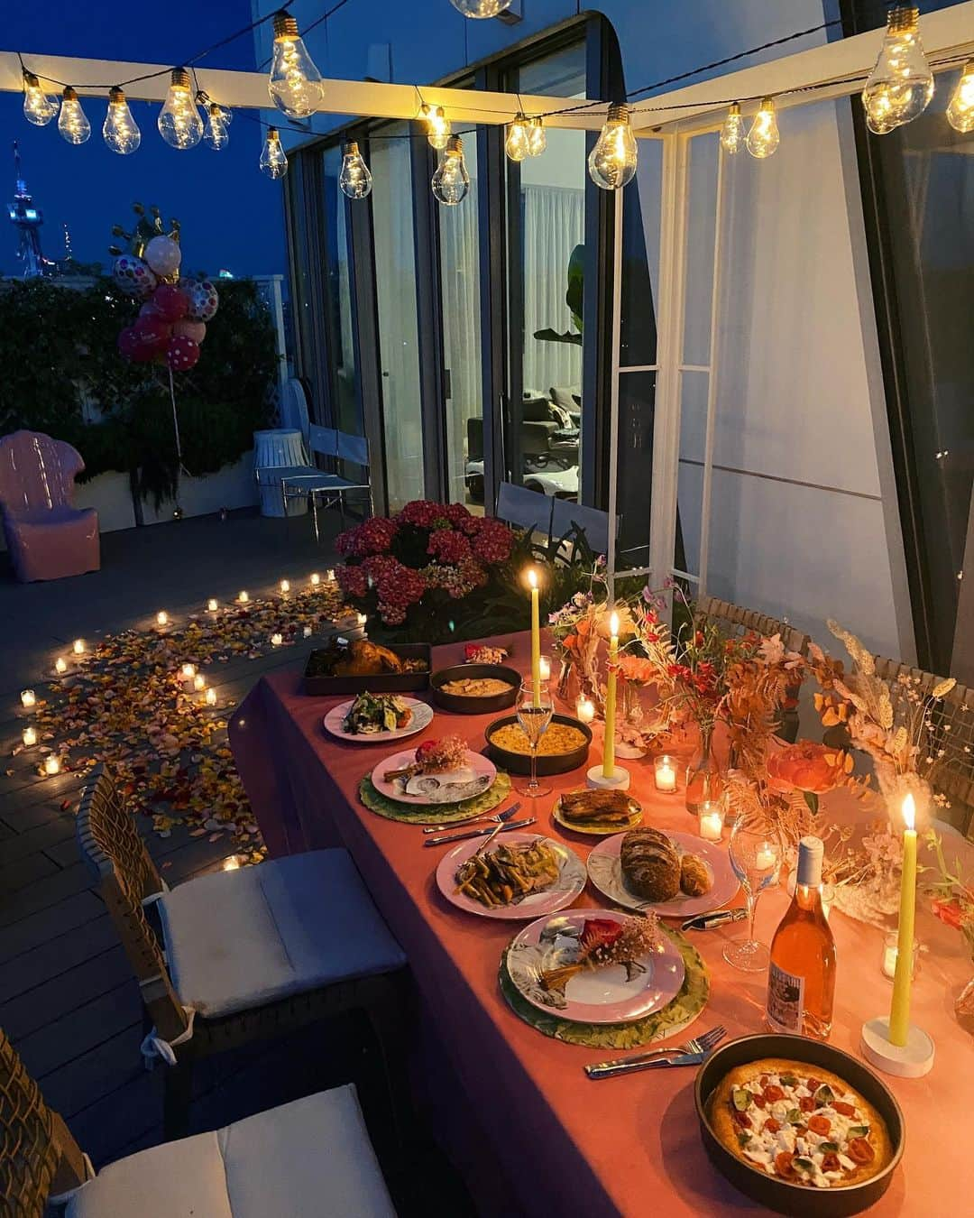 キアラ・フェラーニさんのインスタグラム写真 - (キアラ・フェラーニInstagram)「Hubby organized the most romantic dinner @fedez ❤️ What a birthday 🎂」5月8日 5時03分 - chiaraferragni