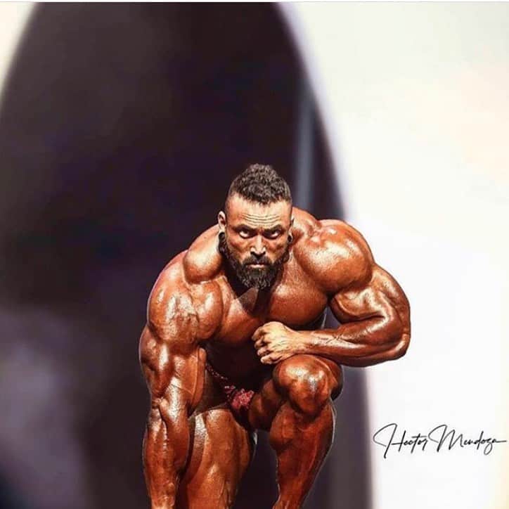 Phil Heathのインスタグラム：「Once I heard the news today of Luke Sandoe’s passing, I truly couldn’t believe it. As I tried to get answers, the texts, DMs began to flood in and it was then confirmed that one of our Brother’s In Iron passed away. What has hurt so much is that although Luke and I weren’t very close, we did share some cool moments while I was in the UK last July. I can still remember him asking me if i would take a look at his physique as he was preparing for a couple shows prior to the Olympia. During those moments, I realized very quickly just how genuine Luke was and how passionately present he stood there while giving him advice. Rarely am I asked to give an honest critique of a fellow Pro’s physique, let alone from someone who has competed at the Olympia, so feeling this vibe of him being so humble, hard working and intelligent was something special to me. I am saddened at this news along with many fans around the world, but one thing I would like for us to do is continue to uplift his family through positive vibes and prayer as his kids, Louise and Leo lost their SuperHeroDad not to mention his parents, siblings and other loved ones. Luke’s ability and potential was something I wish I could have seen come into fruition because honestly, that was exactly why I even chatted with him in the first place. Damn, this is yet another tough loss, but I will continue to remember you Luke as the Man whom I shared some great times with and will continue to pray for your family. Rest in POWER LUKE!!!!! #LukeTheLegend 💪🏽✊🏽🙏🏽🙏🏽🙏🏽🙏🏽」