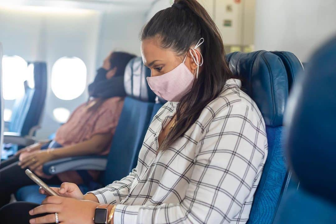 ハワイアン航空さんのインスタグラム写真 - (ハワイアン航空Instagram)「We are deeply committed to the health and safety of our employees and guests. To that end, we have made changes to promote a safe travel experience and limit person-to-person contact. While the experience may be a little different, our authentic Hawaiian hospitality remains unchanged.⠀ ⠀ For full details on what we're doing at the airport and on board our aircraft, as well as changes we've made to our in-flight service, click the link in our bio.」5月8日 5時59分 - hawaiianairlines