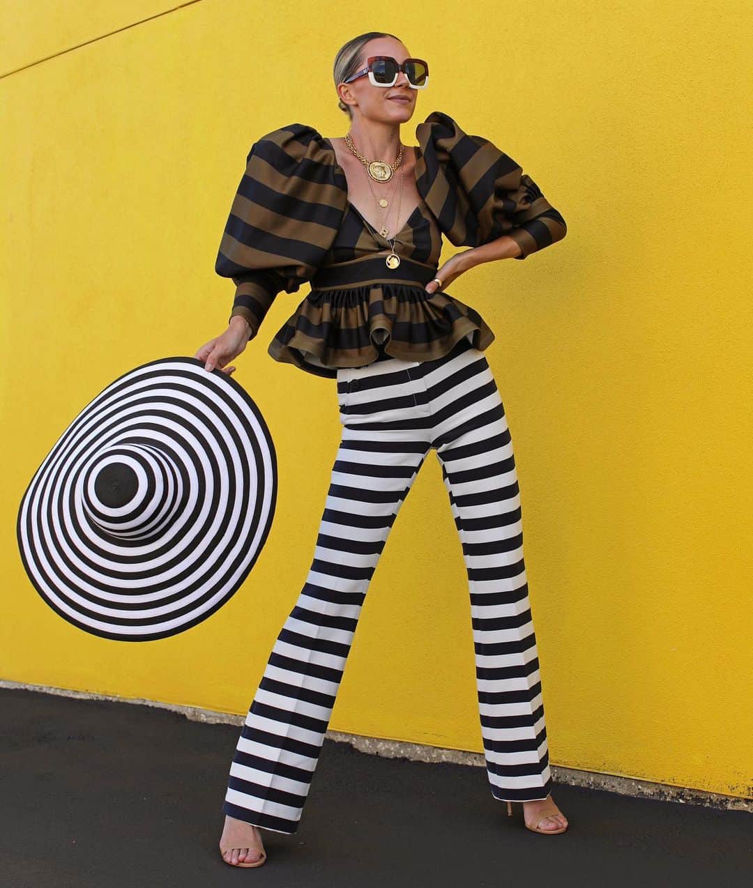 ブレア・イーディーさんのインスタグラム写真 - (ブレア・イーディーInstagram)「<sun stripes> ☀️ #stripedoutfit #ericjavits #jenniferbehr #blaireadiebee」5月8日 7時18分 - blaireadiebee