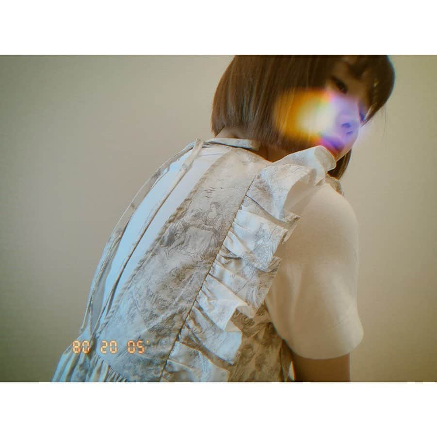 西脇彩華さんのインスタグラム写真 - (西脇彩華Instagram)「＊ #stayhome #enjoyhome 楽しみにしてたお洋服が届いたのでラジオのリモート出演がある金曜日にきてみました❤️❤️ @honeymihoney_official 🧸 ・ 指つりそうになりながら撮りましたハートの写真😊💕」5月8日 16時53分 - chapon_930