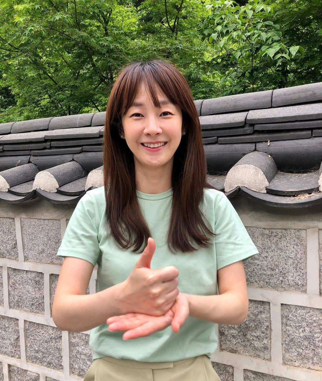 ミョン・セビンさんのインスタグラム写真 - (ミョン・セビンInstagram)「코로나19 바이러스로부터 우리의 안전과 건강과 일상을 지켜주시기 위해 자신을 아끼지 않는 희생을 해주신 의료진분들 감사드립니다. 여러분야의 봉사자들에게도 감사와 존경을 표합니다.  감사 인사를 전할 수 있도록 기회를 주신 #배우이태란님 @i_taeran 감사드립니다. 사랑하는 #배우왕빛나 @bitnawang #fashionartist @suwa_ #foodstylist @millie_sy 함께 해주세요. #덕분에챌린지 #의료진덕분에 #감사합니다」5月8日 17時11分 - sb_myung