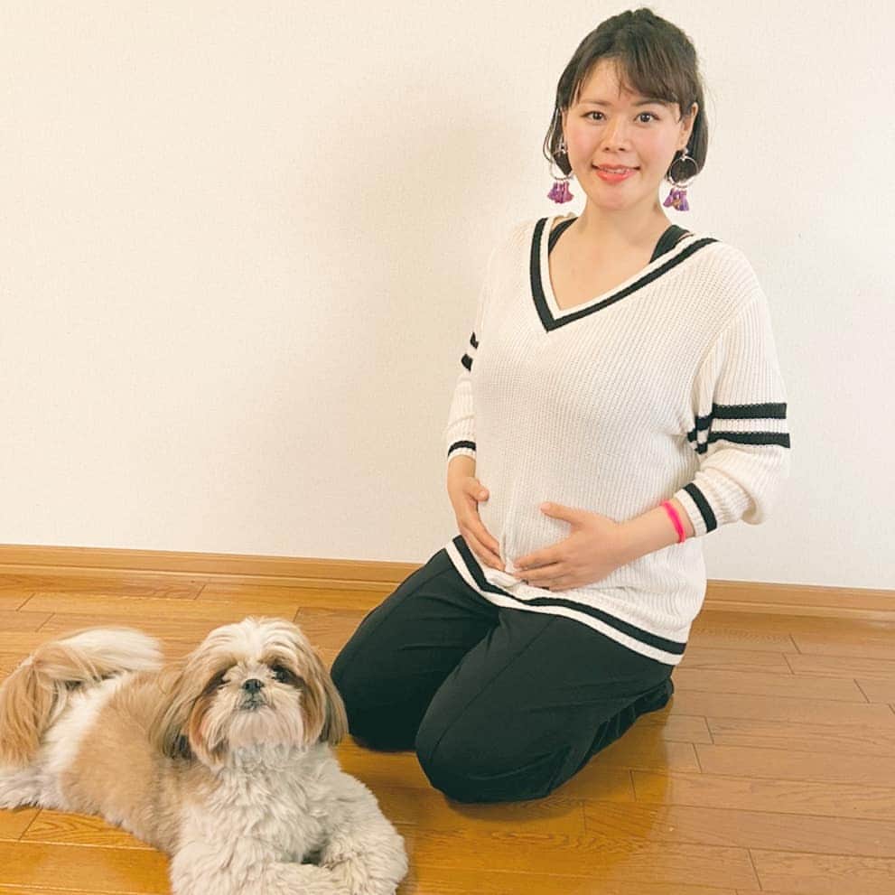 川面千晶のインスタグラム：「ワイのマタニティフォト  #マタニティ #もうすぐ7ヶ月 #久しぶりに化粧したから #撮りたくなってしまった #自己顕示欲フォト #イッヌ」
