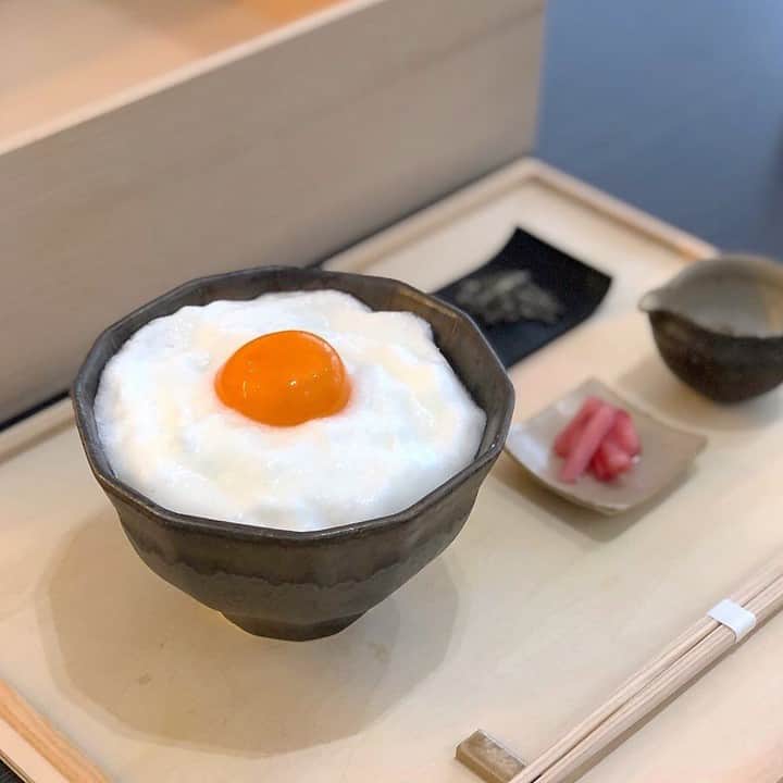 UWASAさんのインスタグラム写真 - (UWASAInstagram)「.⠀ 【#uwasa_大阪】⠀ 昨年11月、カフェ激戦区福島にオープンした「zawa 珈琲とたまごかけごはん」をご紹介🥚✨⠀ 店名にある通り、珈琲と卵かけご飯を楽しめるというちょっと変わったカフェなんです☕️🍚⠀ 土鍋で少し固めに炊いた丹波篠山産のコシヒカリに、希少なブランド卵を使用した卵かけご飯は、身近な食べ物なのに、経験したことの無いような味わいなんだとか😳💕⠀ 公式インスタグラムで1カ月のスケジュールを告知してくれているので要チェック📆‼️⠀ ＊⠀⠀ zawa 珈琲とたまごかけごはん👉(@zawa__coffee)⠀⠀⠀ ＊⠀ ↓素敵なアカウントはこちら⠀ [photo by:@higaemon]⠀ ＊⠀ <<✏️=========================>>⠀ グルメに関する素敵なお写真を⠀ 厳選してご紹介しています📷🌈⠀ 【 @uwasa_gourmet 】 or 【 #uwasa 】⠀ をタグ付けであなたの投稿が⠀ Instagramや記事で紹介されちゃうかも👀🎉⠀ 皆さんの素敵なご投稿お待ちしています🌸⠀ <<=========================🔎>>⠀ ＊⠀ #大阪 #大阪グルメ #大阪カフェ #cafe #カフェ #カフェ部 #カフェ巡り #TKG #卵 #egg #卵かけご飯 #珈琲 #コーヒー #coffee #zawacoffee #福島 #福島カフェ #美味しい #yummy #ランチ #lunch #かわいい #カフェ好き #旅行 #女子旅 #gourmet #グルメ #エッグ」5月8日 17時15分 - joshime_gourmet