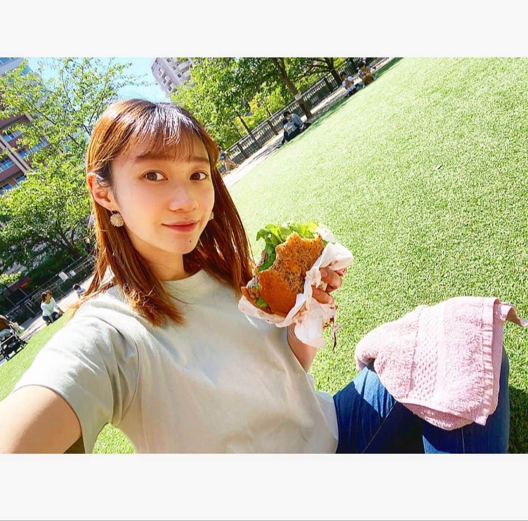 のインスタグラム：「どこにも行けないのでいつかの✌︎ 早く落ち着いて気兼ねなく遊びに行きたいね😣💓 #おうち時間  #一人一人の心がけ#で #これからは明るくなる #がんばろう#負けるな #新しいプロフィール #すっぴん眉のみ #見苦しかったらすみません #ハンカチよりもでっかいタオルを #子供達いるときは持ち歩いてるよ笑 #夜ご飯は冷やし中華にしよかな」