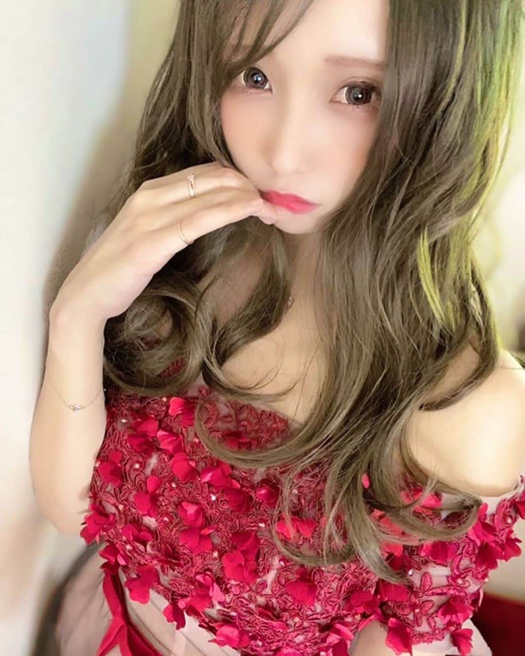 みったんのインスタグラム：「dress👗  #youtube #youtuber #gamer #japan #japanese #japanesegirl #cosplay #cosplayer #cosplaygirl #dress #flower #hairstyle #hair」