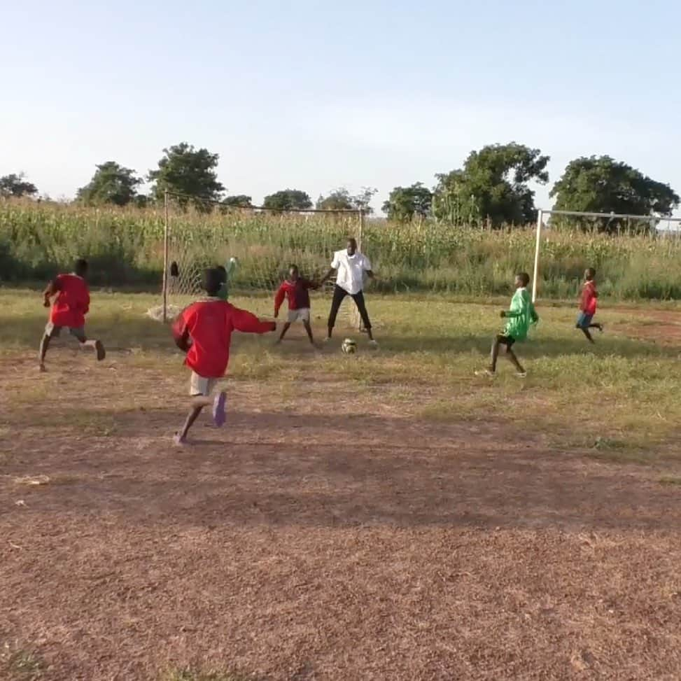 カリドゥ・クリバリさんのインスタグラム写真 - (カリドゥ・クリバリInstagram)「🇸🇳 Great work by the @uefa_foundation in helping kids in Sénégal access education through football 👏🏿 #UEFAFoundation 💚 #sénégal 💛 #KK ❤️」5月8日 17時31分 - kkoulibaly26