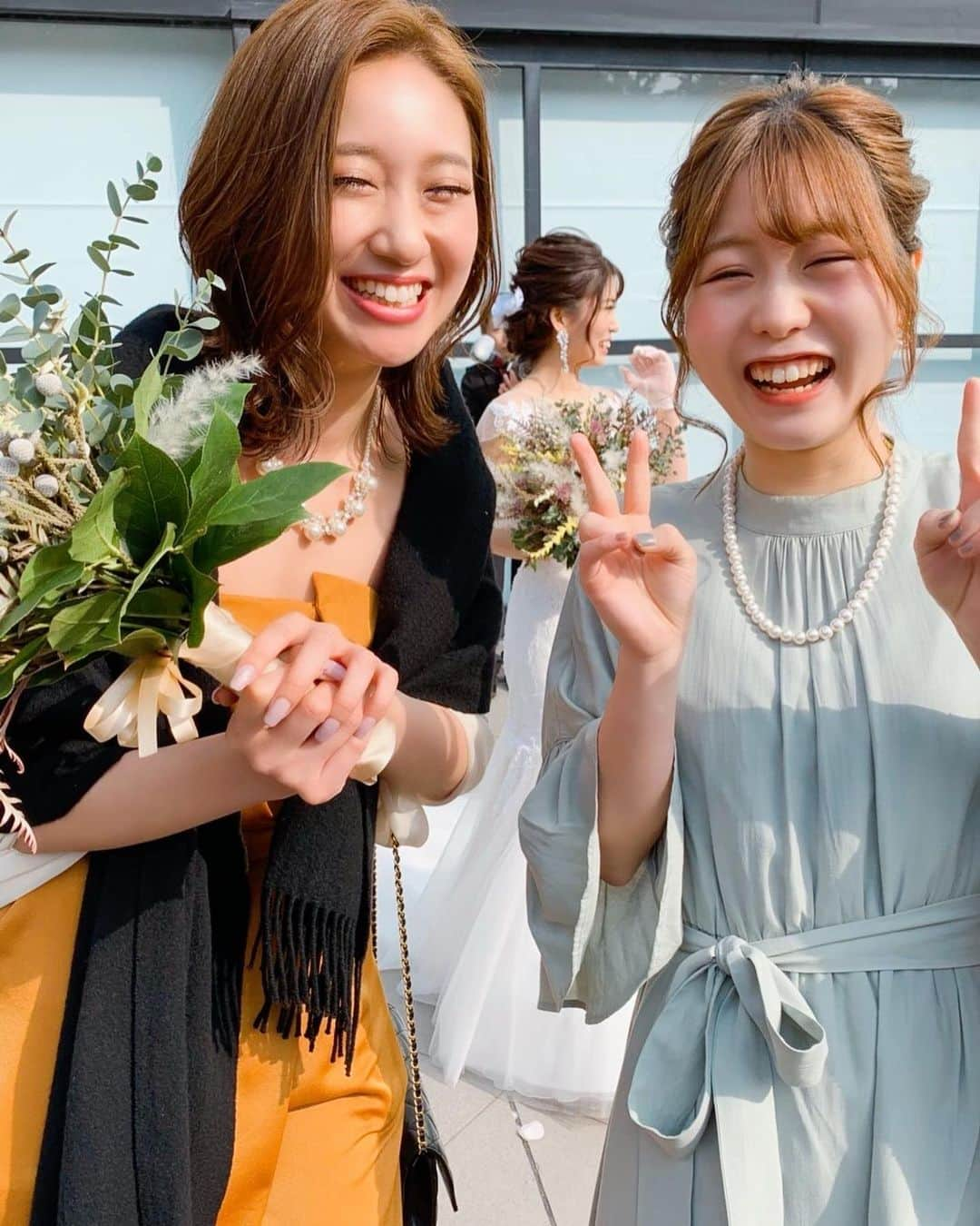 弘松菜摘さんのインスタグラム写真 - (弘松菜摘Instagram)「﻿ ﻿ ﻿ りなの結婚式で﻿ 初めてブーケ💐キャッチした時の写真！﻿ ﻿ 見てこの笑顔にこにこである﻿ ﻿ そしてびっくりするのが﻿ のんちゃんと二人で同時にキャッチしたこと🤣🤣﻿💓 ﻿ ﻿ #結婚式 #ブーケトス  #結婚式のパン美味しすぎる #花嫁のドレス当てたことない」5月8日 17時38分 - choroo930