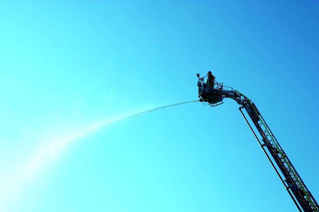モリタさんのインスタグラム写真 - (モリタInstagram)「火の用心で、よい週末を！ Watch out for fire and have a good weekend!  #人と地球のいのちを守る #モリタ#はしご車#消防車 #morita#laddertruck #firefighting #firetruck#fireengine#ladder#消防#消防隊員#消防士 #rescue#sky#空#japan」5月8日 17時41分 - moritagroup