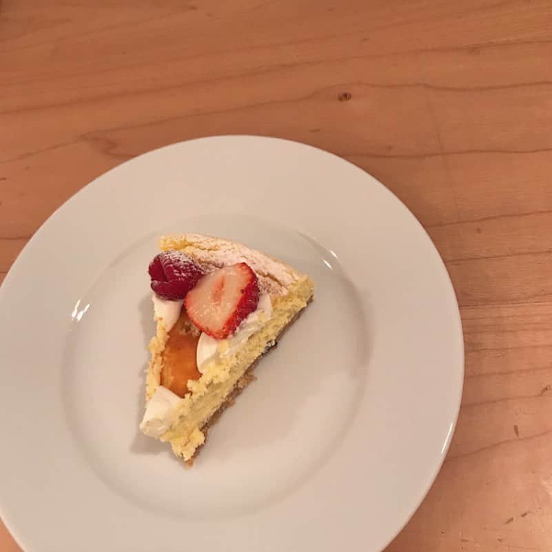 佐久間乃愛さんのインスタグラム写真 - (佐久間乃愛Instagram)「. 前に食べたケーキ♡ 年中無休甘いものを食べていたい🤤笑」5月8日 17時48分 - noa_sakuma