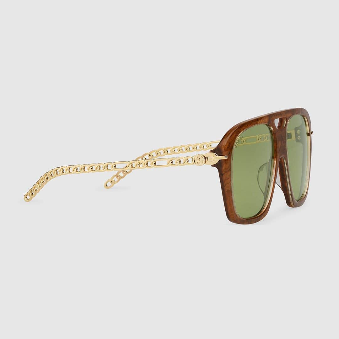 HYPEBEASTさんのインスタグラム写真 - (HYPEBEASTInstagram)「@hypebeaststyle: @gucci has unveiled its latest sunglasses style, the “Square Sunglasses With Charms.” Available in “Brown Acetate” and “Black Acetate,” the sunglasses feature gold-tone metal arms that express a braided chain effect, while the ends of the arms feature detachable chains with Interlocking G motif charms which can be removed, repositioned and replaced for alternative wear patterns. They’re available now exclusively online for $855 USD each.⁠⠀ Photo: Gucci」5月8日 17時51分 - hypebeast