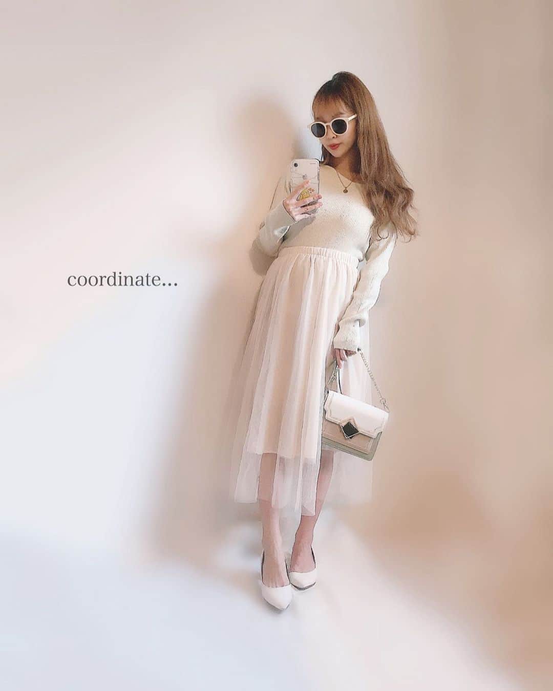 さっぴちゃんのインスタグラム：「... ⑅ 𝐶𝑜𝑜𝑟𝑑𝑖𝑛𝑎𝑡𝑒 ... ... . . 少し前のpicです🎀𓂂 . 以前の検診で貧血気味と言われてから 毎日飲んでるヨーグルト♡♡♡ . 美味しいし❤︎錠剤飲むと悪阻みたいに 気持ち悪くなるから本当にありがたい🥺♡ . 👨🏽が帰ってくると、今日は飲んだの？って 毎日確認してくれる☺️♡たまに飲み忘れると すぐ持ってきてくれます。優しいです☺️♡♡ . ストーリーに載せたら、同じように 飲んでます〜🥛って方も多くて なんだか嬉しい気持ちになった(ˊᵕˋ⑅)♡ . 臨月くらいになって貧血ひどくなると 毎日毎日、お注射行かないといけなく なるのでね、頑張りましょう💪♡♡♡ . . あとは最近のお気に入りあーちゃん👶🏼🎀 . 最近暴れ放題だし撮ってるのすぐ 分かるみたいで、スマホ奪われるから なかなか写真も撮れない...🤣💭 . . ………………………………(♡)……………………………… .」