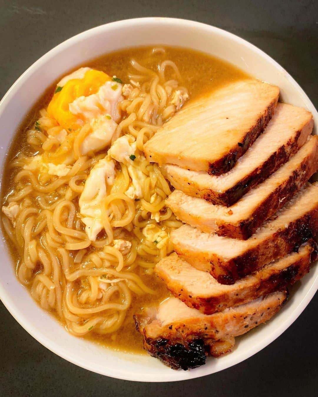 アレックス・シブタニさんのインスタグラム写真 - (アレックス・シブタニInstagram)「🔁 @shibsibsfood: Not the prettiest bowl of miso pork ramen you’ve ever seen (messed up the egg), but it tasted good! I used Sapporo Ichiban ramen - the brand @maiashibutani and I grew up eating. 🍜 - @alexshibutani #shibsibsfood #ramen #misoporkramen #quarantinefood」5月8日 9時33分 - shibsibs