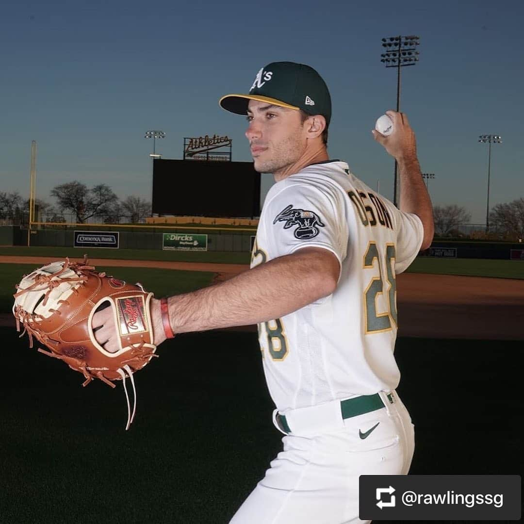 Rawlings Japanさんのインスタグラム写真 - (Rawlings JapanInstagram)「#Repost @rawlingssg with @get_repost ・・・ Our exclusive, behind-the-scenes look at the @athletics from #RawlingsGloveDay ends with a look into star first baseman, Matt Olson’s gamer. This beauty is also our Gameday 57 Series feature for May, so get your limited edition Olson mitt at Rawlings.com now, before it’s gone for good! #TeamRawlings #TheMarkOfAPro #TheMarkOfExcellence #ProPreferred #MLB #Baseball #FirstBaseMitt @matt_olson21 ⚾️ @rawlings_japan_llc」5月8日 10時02分 - rawlings_japan_llc