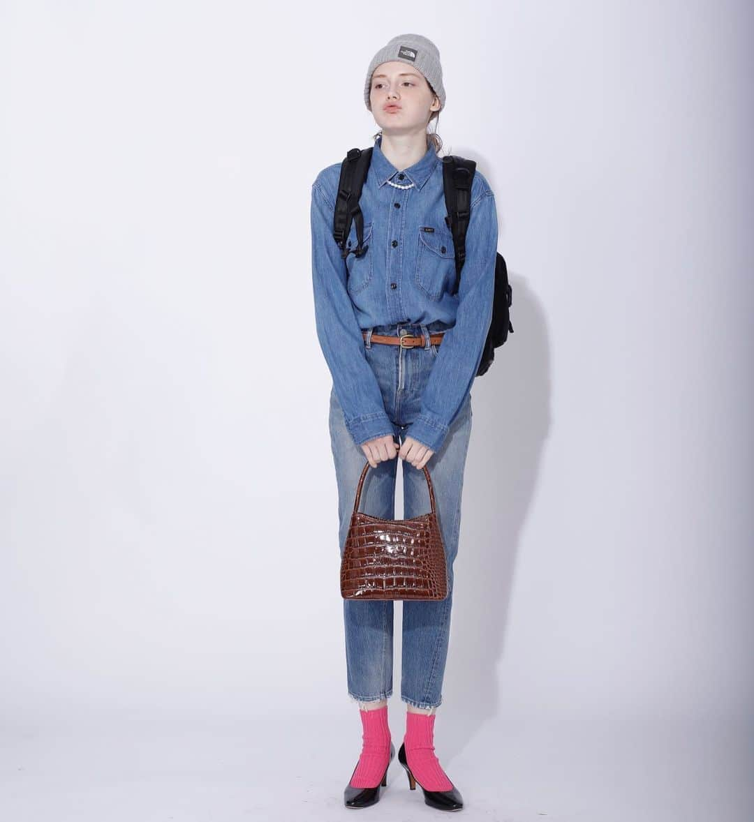 CLUÉLmagazineさんのインスタグラム写真 - (CLUÉLmagazineInstagram)「﻿ BE A “DENIM LADY”﻿ 「デニムの攻略法を教えて！」﻿ ﻿ メンズサイズのデニムシャツは色合いの近いブルーデニムにタックイン。パンプス、バッグなどレディなアイテムをプラスしてコーディネート全体をクラスアップ。差し色にソックスはビビットなピンクをチョイスしてガーリーに。﻿ ﻿ 詳しくは、CLUÉL5月号（vol.60）をチェック。﻿ スマホ版も同時発売中！﻿ ﻿ #シャツ ﻿ @leejeansjp﻿ ﻿ #パンツ﻿ @curensology﻿ ﻿ #ニットキャップ﻿ @thenorthfacejp﻿ ﻿ #リュック﻿ @newerajapan﻿ ﻿ #ベルト﻿ @tory.leather﻿ ﻿ #シューズ﻿  @lanvin_en_bleu_womens﻿ ﻿ その他スタイリスト私物﻿ ﻿ ・・・・・・・・・・・・・・・・・・・・・・・・・・﻿ ﻿ #cluel #クルーエル #cluelmagazine #クルーエル女子 #fashion #ファッション好き #おしゃれさんと繋がりたい #お洒落女子 #服好き #グッドガール #夏コーデ #おうち時間 #stayhome #leejapan #curensology #thenorthface #newera #toryleather #lavinenbleu #デニムシャツ #デニムオンデニム #ピンクソックス﻿ ﻿ ﻿ こちらのアカウントもフォローしてね！﻿ @cluel_homme﻿ @navys_magazine」5月8日 10時00分 - cluelmagazine