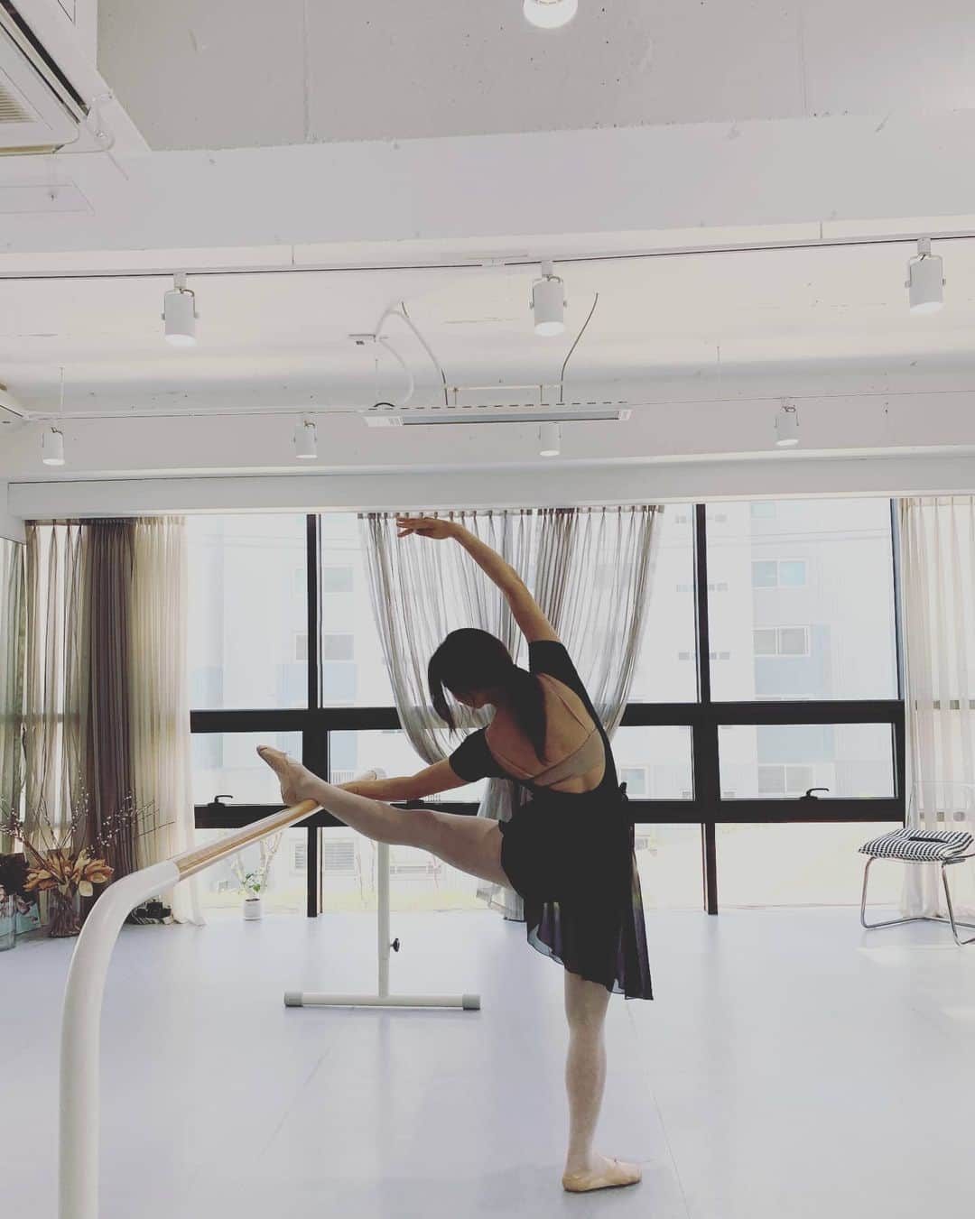 ユ・ソヨンさんのインスタグラム写真 - (ユ・ソヨンInstagram)「Good morning from @museballet_official . #발레 #ballet」5月8日 10時03分 - 1soyeonryu