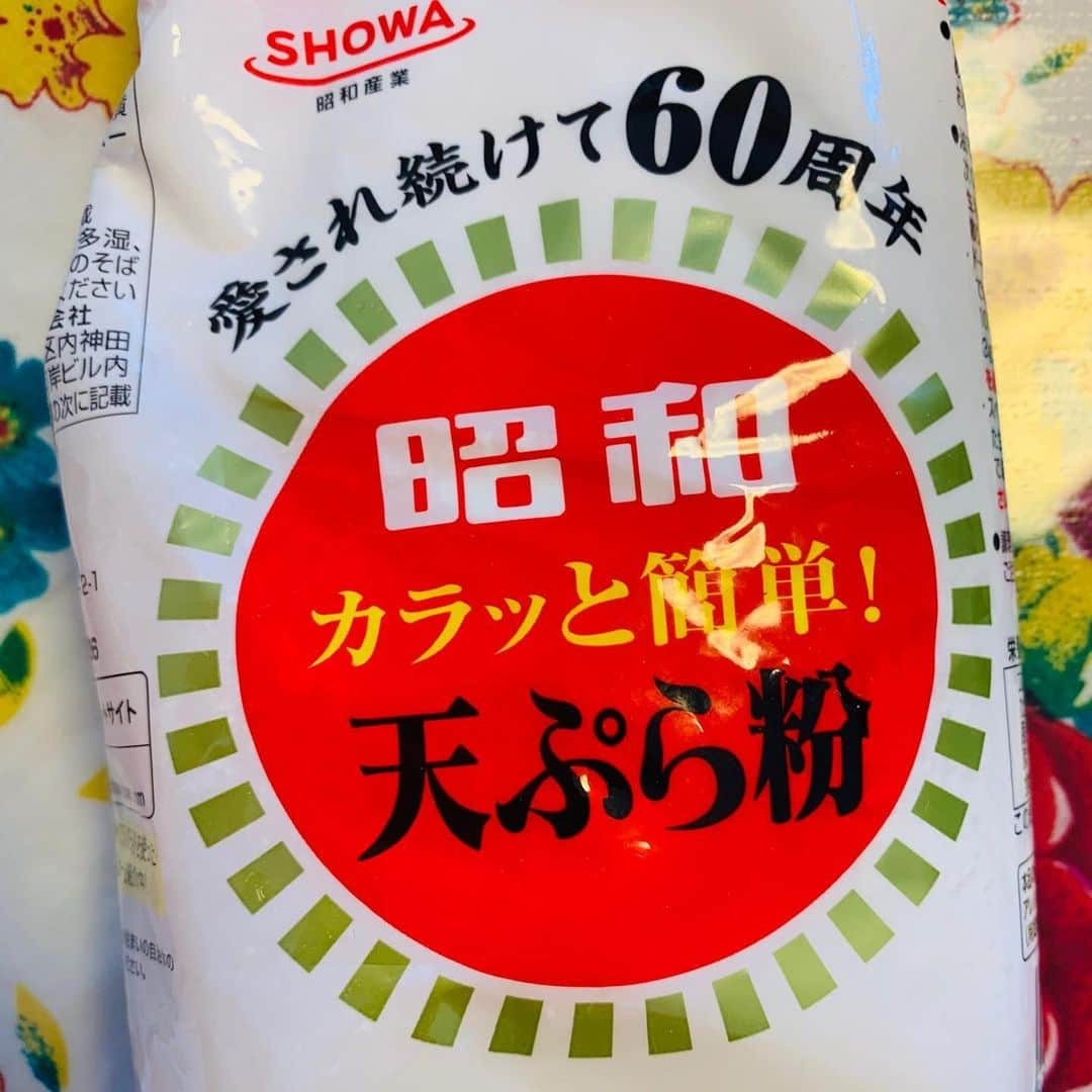 一条もんこさんのインスタグラム写真 - (一条もんこInstagram)「薄力粉とホットケーキミックスが品薄問題を解決！  天ぷら粉と片栗粉でチーズナン。  変わらず激ウマ♡  天ぷら粉150g 片栗粉50g 砂糖　大2 水　100cc 溶けるチーズ　50g  練るように生地をまとめて円く伸ばし、真ん中にチーズを包んで片面5分ずつ焼きます。  詳しい包み方はYouTube『もんこのカレー教室TV』でどうぞ。ラップ麺棒もね♡ #チーズナン#天ぷら粉#片栗粉#レシピ#簡単レシピ#ナン#チーズ#みんな大好きチーズナン#アレンジ#薄力粉ない問題#ホットケーキミックスない問題#お悩み解決#もんこのカレー教室TV#YouTube#おうちごはん#一条もんこ」5月8日 10時44分 - monko1215