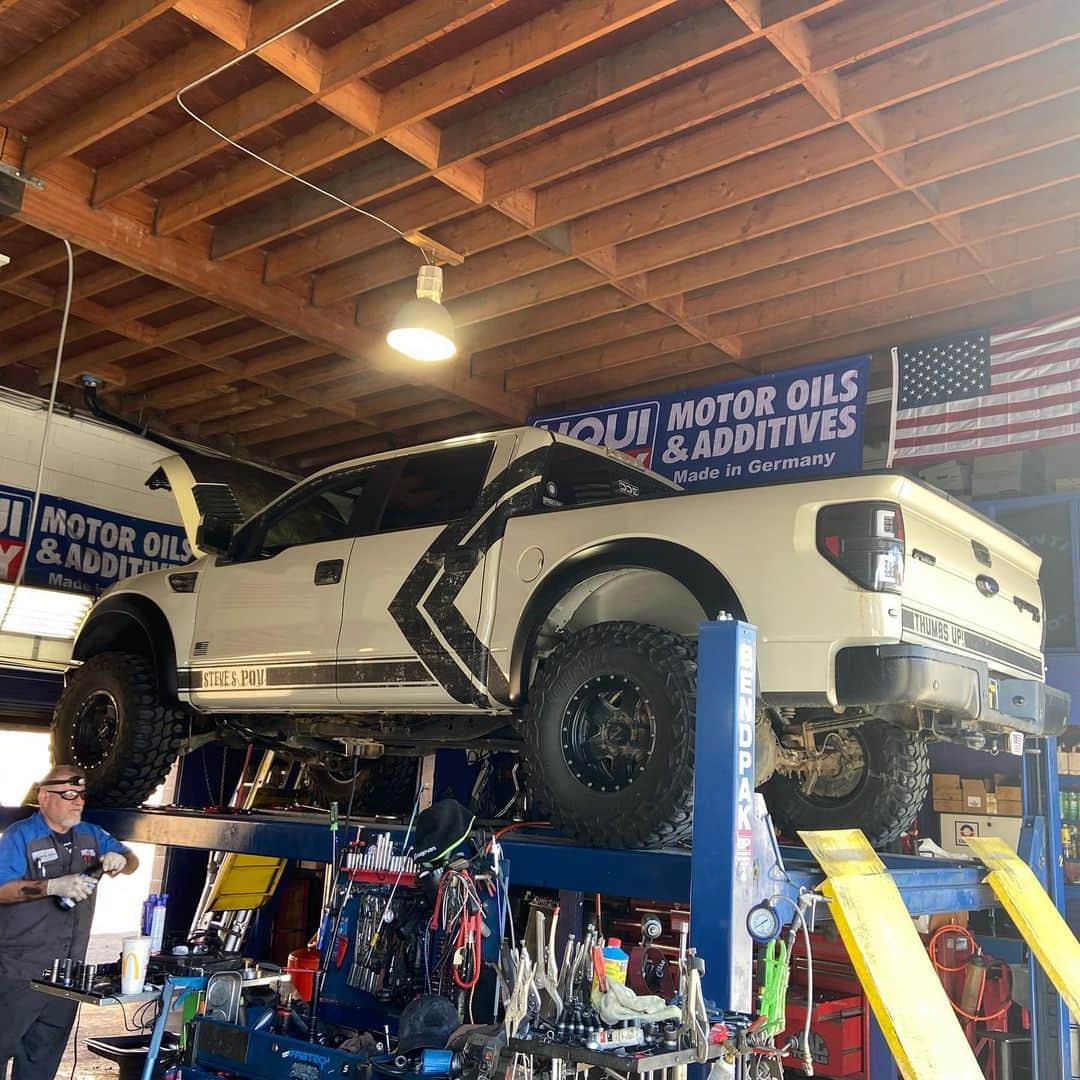 スティーブのインスタグラム：「I love my Raptor !! No regrets on buying this thing at all!! 300k Miles here we come!! Thanks for the fine auto care @countryauto with @liquimoly.usa.canada @liquimolyjapan best products.  Wheels by @racelinewheels @kanseiwheels and tires by @gladiatortires  Wrap by @skepple and @alpharestyling  leds by @ofcustoms 見れば見るほど気にいるフォードラプター」