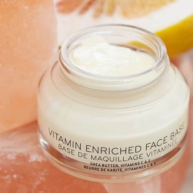 ボビイ・ブラウンさんのインスタグラム写真 - (ボビイ・ブラウンInstagram)「▷VITAMIN ENRICHED FACE BASE  フェイスクリームとしてもフェイスベースとしても使える便利なクリーム 一日お家にいる日にもおすすめ！  グレープフルーツとゼラニウムがほんのり香り、使うたび、肌の状態を美しく整えます☺・ ・ ・ 《 #ビタエンリッチドクリームアンドフェイスベース 》・ ・ ・ #VitaminEnrichedFaceBase #bobbibrown #ボビイブラウン」5月8日 11時00分 - bobbibrownjapan