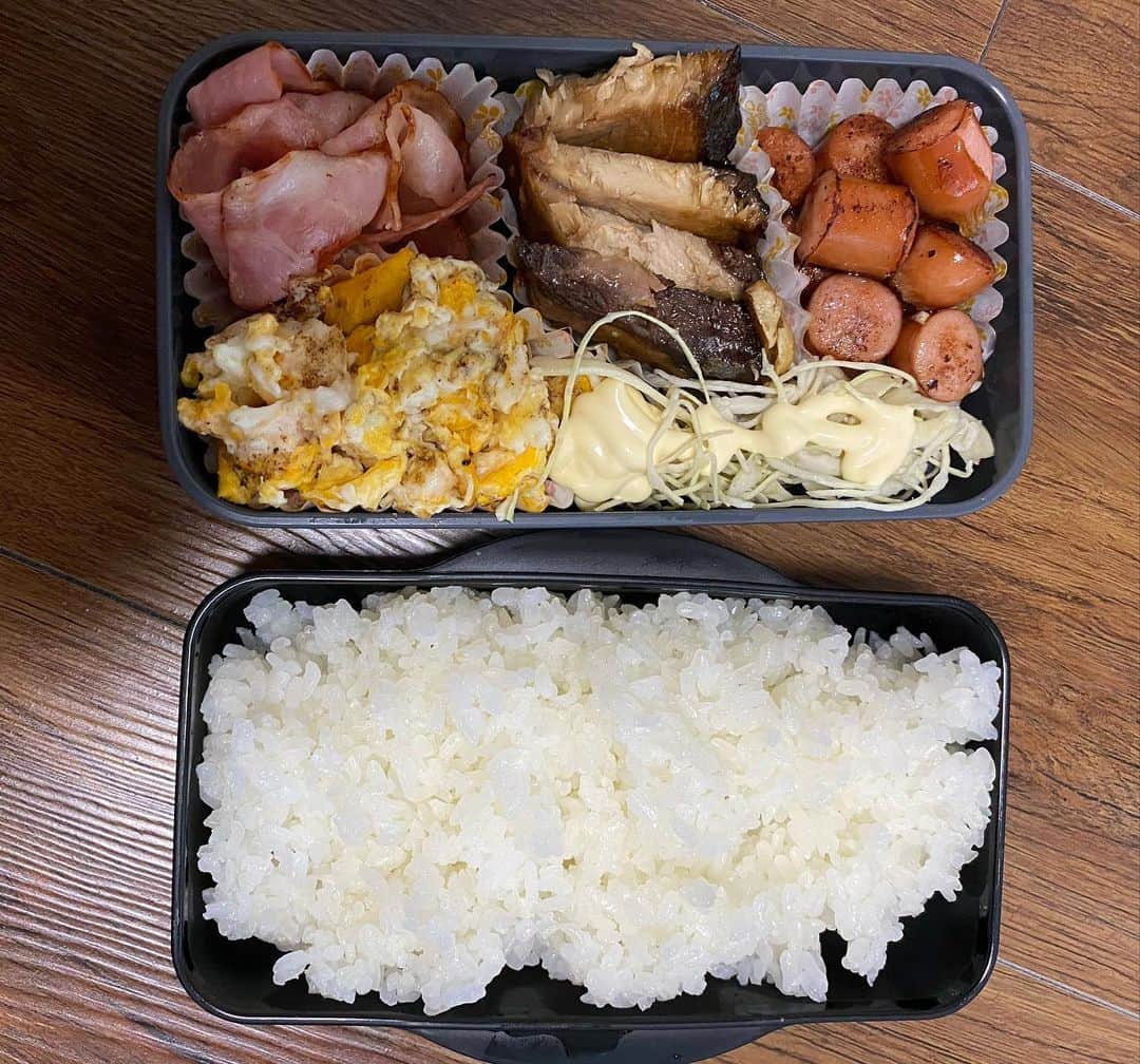 小田幸平のインスタグラム：「今から昼ご飯🍚#愛媛マンダリンパイレーツ#昼ごはん#中日ドラゴンズ#読売ジャイアンツ#弁当#はげch」