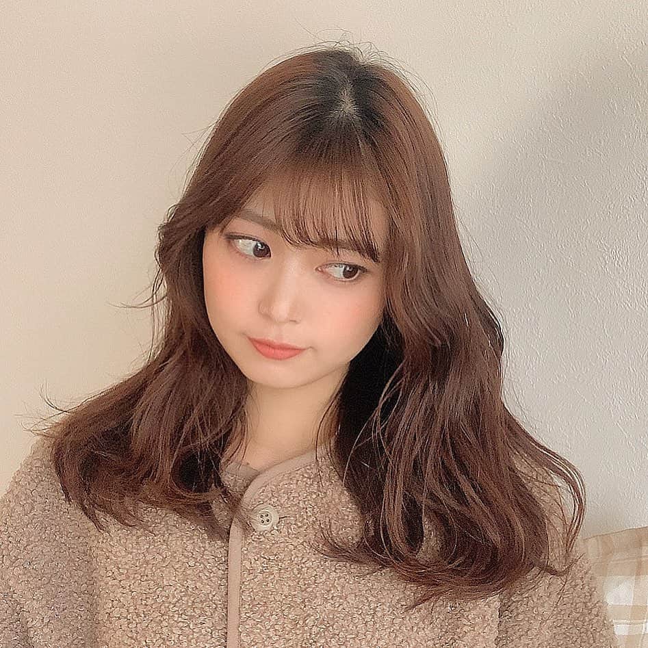 前田亜美のインスタグラム：「. . 髪伸び〜た。 髪色ぷり〜ん〜〜。. #あほ毛」