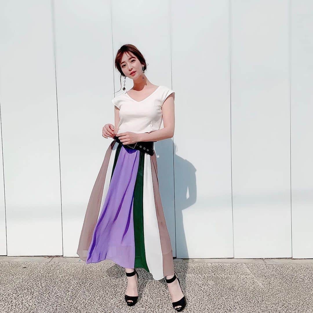 堀尾実咲のインスタグラム：「@drwcys_official のお気に入りスカートちゃん🐰💜 ・ ・  #cordinate #fashion #portrait💋💋💋 💋💋 ・ #tops→ @resexxy_official  #skirt→ @drwcys_official  #shoes→ @stevemadden」