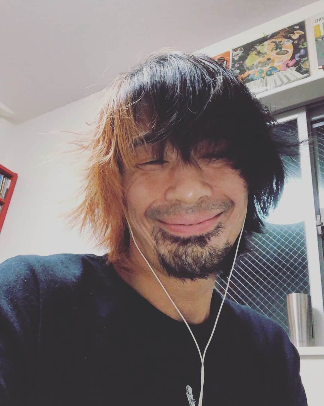 こーいちのインスタグラム：「タクマから自撮りが送られてきたと思ったらユータンからやった。  #とても似てる」