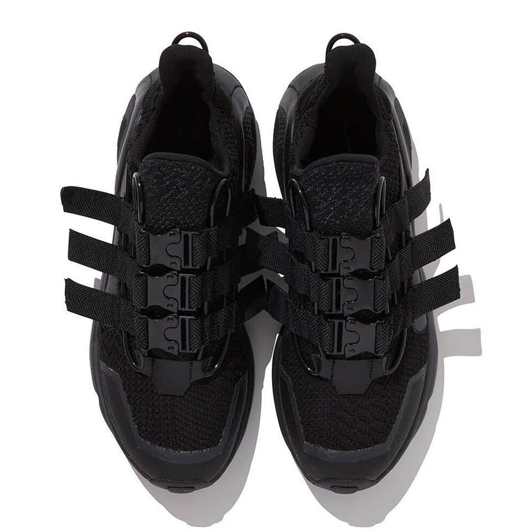 HYPEBEASTさんのインスタグラム写真 - (HYPEBEASTInstagram)「@hypebeastkicks: @whitemountaineering_official is back with an exclusive “Triple Black” colorway of its popular @adidas LXCON collaboration. Gone are the laces, replaced by three rollercoaster buckles tethered to the upper by elongated black fabric straps. These straps hang off the side in appealing fashion for a conceptual take on a midfoot Three Stripe graphic, and can be tightened or loosened to adjust the fit. While jet black plastic tubing and a leather overlay finishes off the stealthy look. It’s available now exclusively on the White Mountaineering webstore for approximately $279 USD.⁠⠀ Photo: White Mountaineering」5月8日 13時26分 - hypebeast