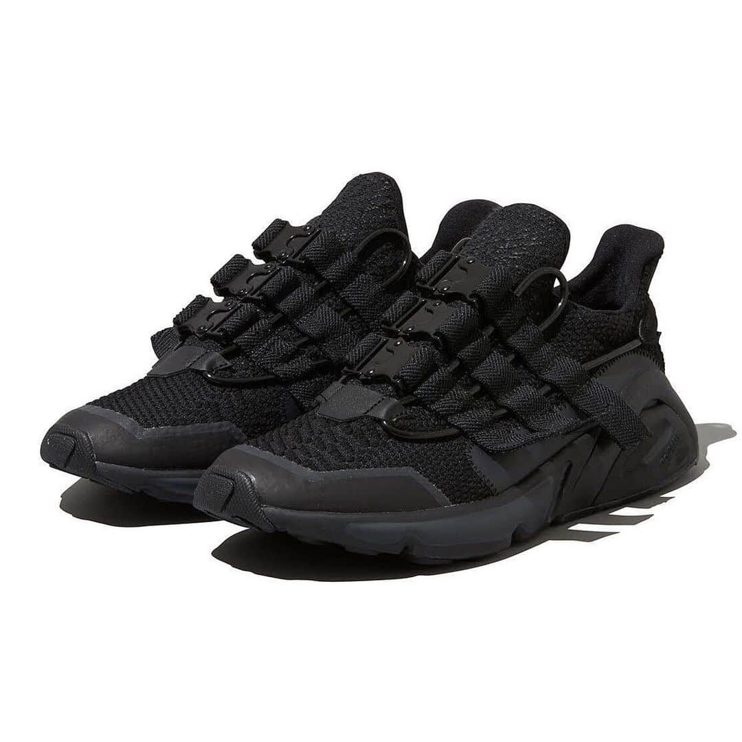HYPEBEASTさんのインスタグラム写真 - (HYPEBEASTInstagram)「@hypebeastkicks: @whitemountaineering_official is back with an exclusive “Triple Black” colorway of its popular @adidas LXCON collaboration. Gone are the laces, replaced by three rollercoaster buckles tethered to the upper by elongated black fabric straps. These straps hang off the side in appealing fashion for a conceptual take on a midfoot Three Stripe graphic, and can be tightened or loosened to adjust the fit. While jet black plastic tubing and a leather overlay finishes off the stealthy look. It’s available now exclusively on the White Mountaineering webstore for approximately $279 USD.⁠⠀ Photo: White Mountaineering」5月8日 13時26分 - hypebeast