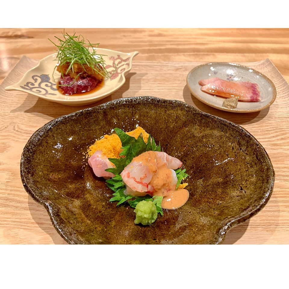 百合華さんのインスタグラム写真 - (百合華Instagram)「京都祇園にあるミシュラン一つ星の和食割烹『きだ』にてディナータイム🎶﻿ ﻿ 旬の高級食材をふんだんに使用した本格的な超絶割烹料理のお任せディナーコースをいただきました🥰﻿ ﻿ 一つ一つの食材達に選び抜かれた大将の拘りを感じつつ、お出汁の奥深さを味わえる逸品に仕上げてくださる熟練の技にも大感動✨✨✨ ﻿ ﻿ 至福なコースの続きは次回UP致します❤️ ﻿ ﻿ #japan﻿ #日本﻿ #kyoto ﻿ #京都﻿ #祇園﻿ #割烹 ﻿ #和食割烹﻿ #きだ﻿ #祇園きだ ﻿ #michelinstar ﻿ #michelin1star ﻿ #ミシュラン一つ星 ﻿ #旬﻿ #高級食材﻿ #拘り﻿ #出汁﻿ #奥深い﻿ #逸品﻿ #感動﻿」5月8日 13時38分 - yurika.lovelily