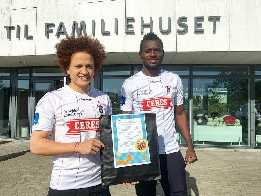 ムスタファ・アミニのインスタグラム：「Nice morning going out to the family hospital in Aarhus to give out some gifts 🏥😀🎁🙏 #ksdh #aarhus」