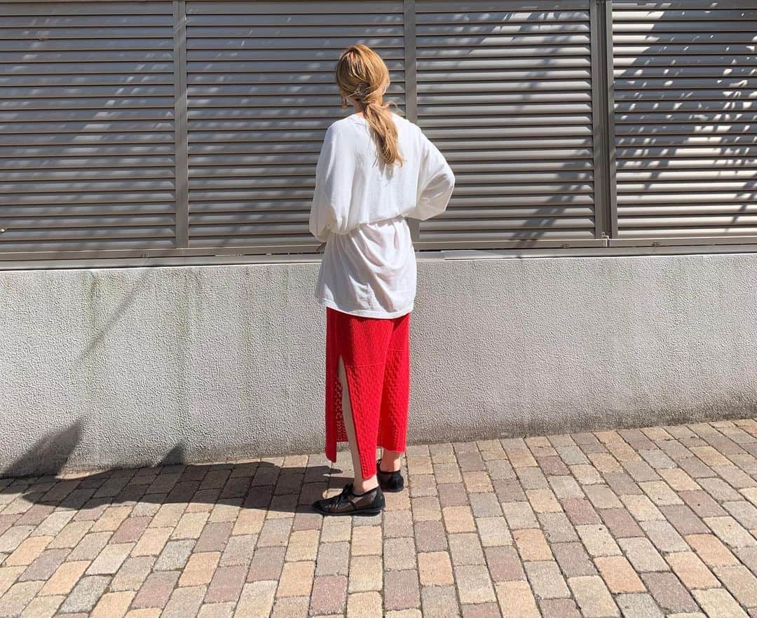 YU-U（工藤由布）さんのインスタグラム写真 - (YU-U（工藤由布）Instagram)「🐓🐓🐓🐓🐓 赤は見ててとっても元気になれる色でいいねってお客様に褒められた🥰 (頑張って)長袖にしたから足元は涼しく🌱 ・・・ #u_clothes #todayful #volito_ #pellico」5月8日 15時19分 - nyan22u22nyan