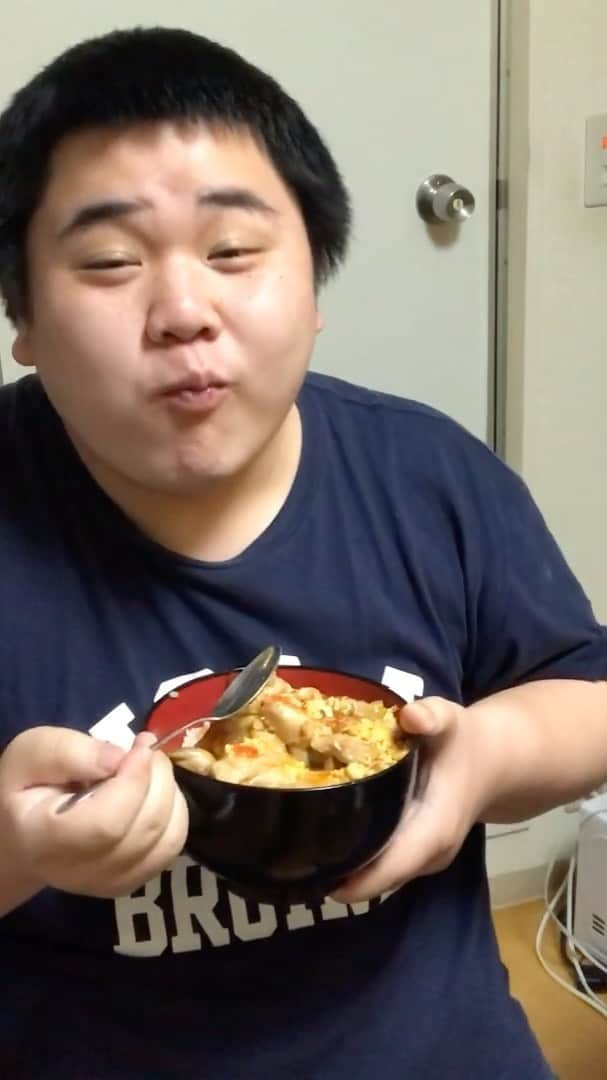 カメオのインスタグラム：「今日のお昼は親子丼をつくりました！！」