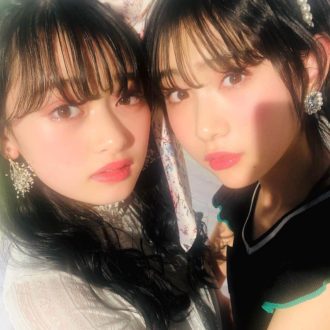 ニコ☆プチのインスタグラム：「びっくりするくらい美👼🏻😈✨ . . . #ガーリーツインズ  #高比良由菜  #近藤藍月  #顔面国宝 #それなー🤫🎶」