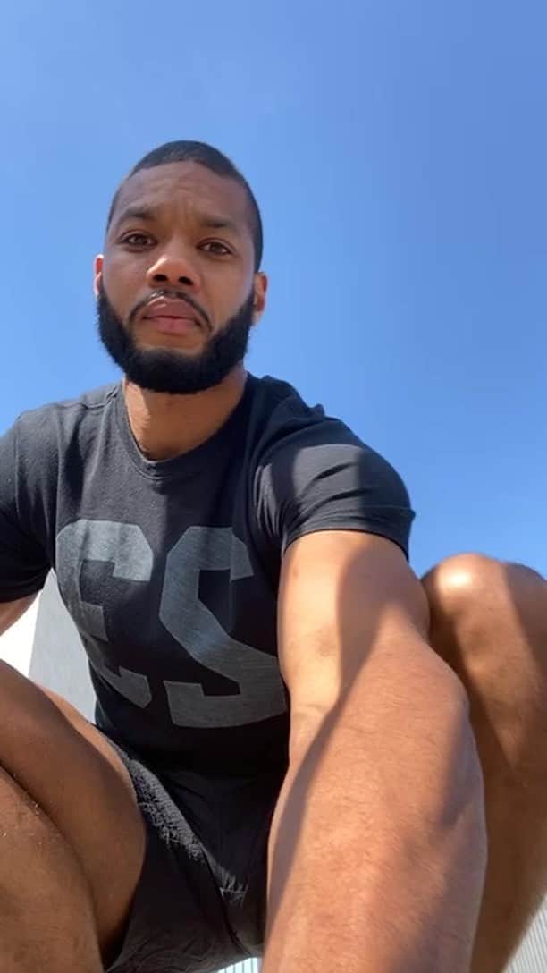 カルフィン・ヨン・ア・ピンのインスタグラム：「Self training 💪🏾」