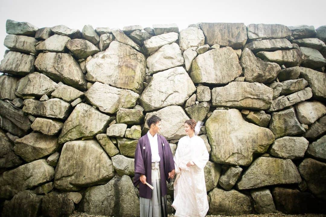 福井結婚式 ヴィラグランディス福井のインスタグラム：「白無垢での撮影🥰  #神殿#神前式#白無垢#和装#結婚式」