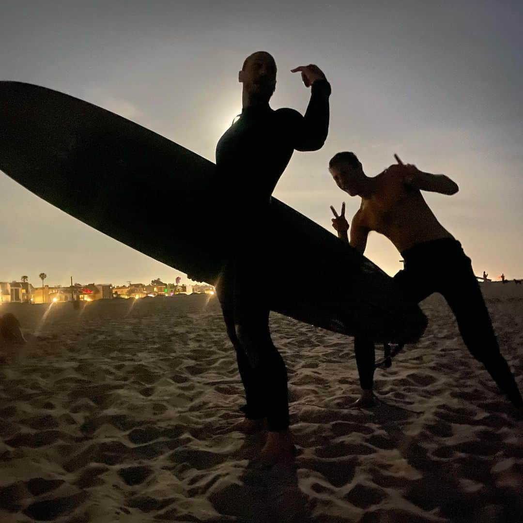 パトリック・J・アダムスさんのインスタグラム写真 - (パトリック・J・アダムスInstagram)「When surfing glowing phosphorescent waves make sure to do it under a full Scorpio moon with the finest of friends. And stay six feet apart.」5月8日 16時21分 - patrickjadams