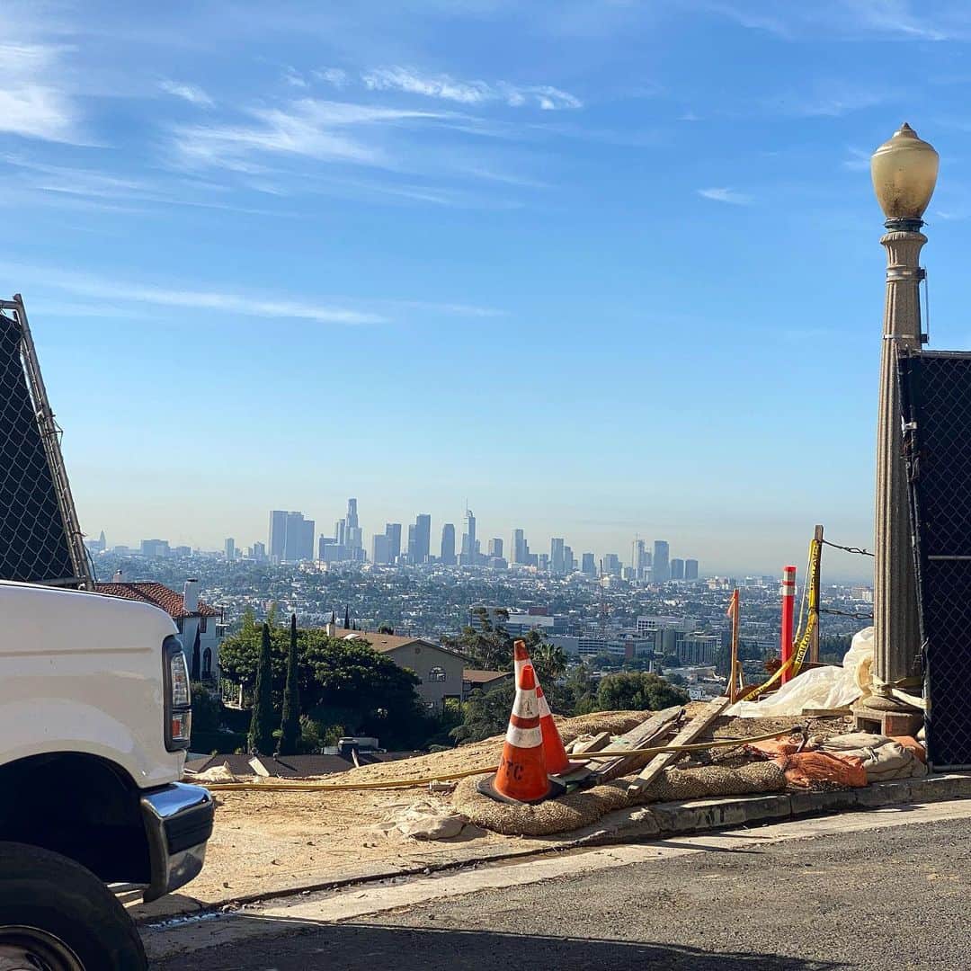 パトリック・J・アダムスのインスタグラム：「Under construction」