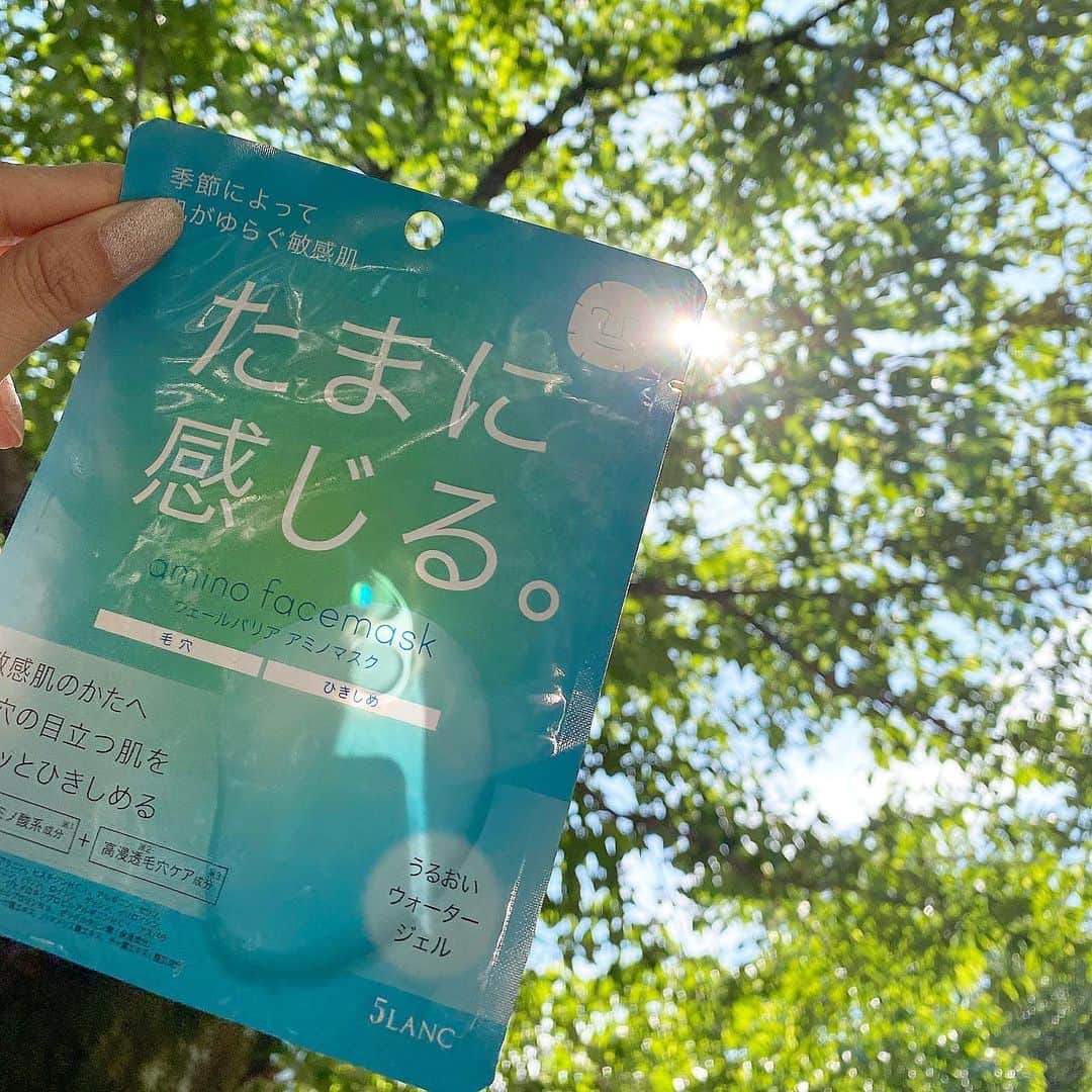 のインスタグラム：「今、花粉で肌が弱っている方いません？😭. . . わたしも肌がなんだか揺らぎがち。。。 . . たまに感じる敏感肌用のフェイスマスク‼️. . . . 『アミノヴェール フェイスマスク ウォータージェルタイプ』は敏感肌のかたへ毛穴が目立つ肌をキュっとひきしめるやさしいマスクてます❤️. . . 肌の癒され時間を👏. . .」