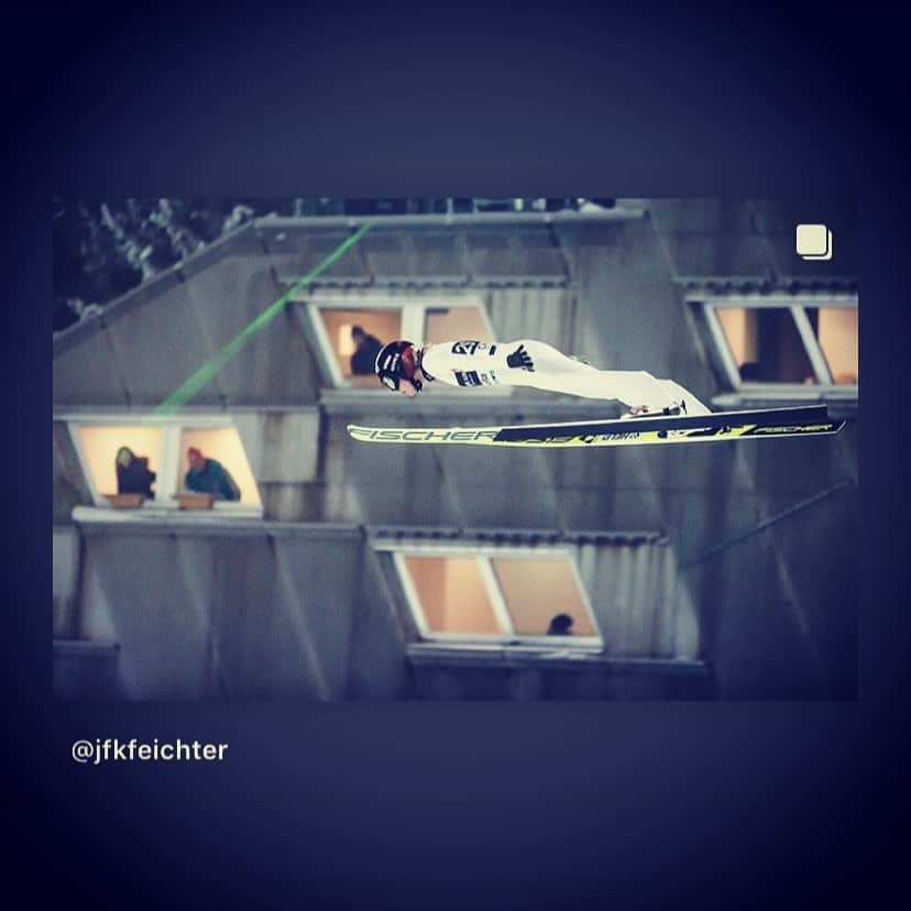 マーレン・ルンビのインスタグラム：「Just a little throwback to Holmenkollen this year. Awesome picture by @jfkfeichter 🙏🏻」
