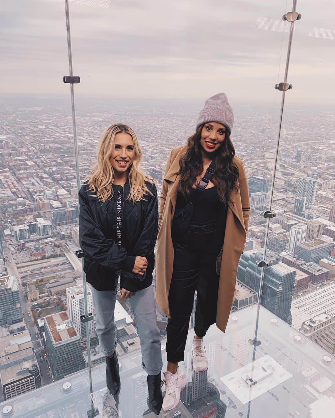 Kalyn Nicholsonのインスタグラム：「happy birthday to my sister from a past life, shoulder whenever you need a friend, ride or die, fall or fly, badass babe for life✨ reminiscing on all the kitchen floors we’ve laid on, planes we’ve hopped, music we’ve bopped to, career goals we’ve crushed and hard times we’ve pushed each other  through in only two short years makes me emosh. You truly have the kindest soul, warmest heart, flyest aesthetic and your energy is a damn blessing to this earth. Love you more than Taylor loves cats, Lana loves a tragic romance and Snoop loves weed 💗 @larissa.newberry」